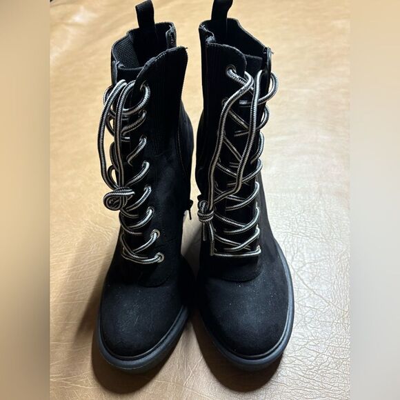 Boots  - Picture 1 of 10
